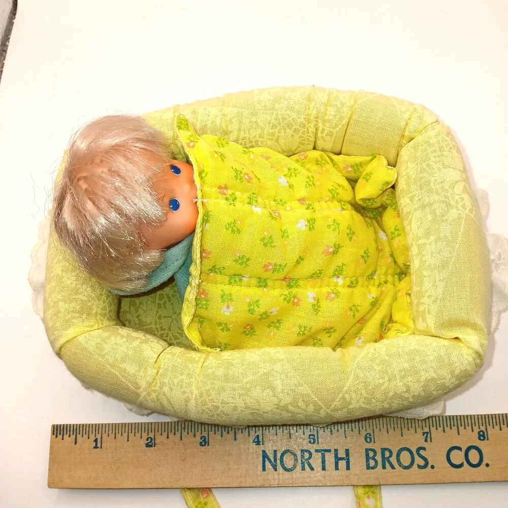 Vintage Fisher-Price Toy Bundle Up Baby #244 1979 in Crib Carrier w/ Blanket